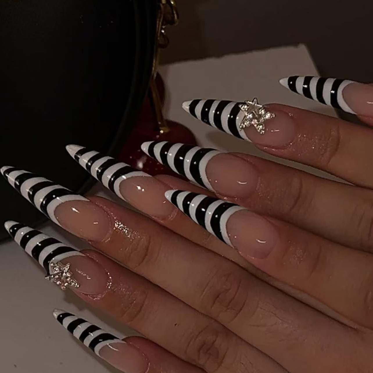 24개 블랙 화이트 지브라 스트라이프 프레스온 네일 롱 - Nail Art Zebra 리뷰 및 가격